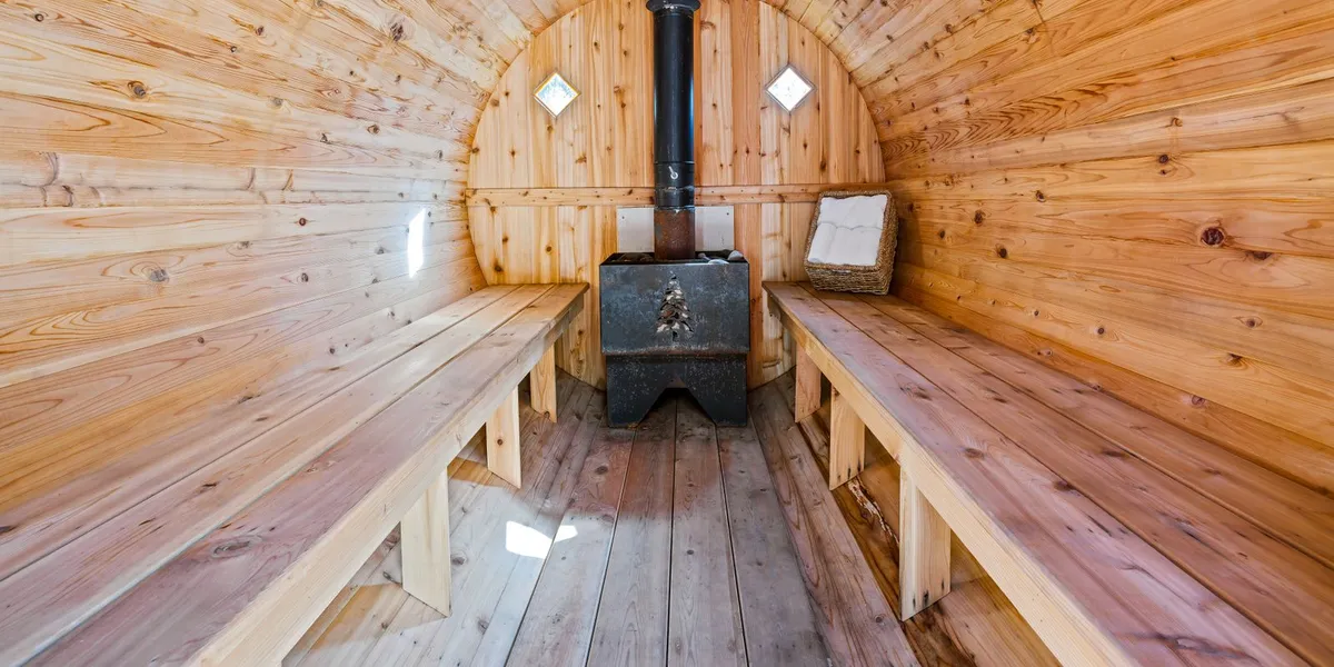 Sauna stove and bench layout